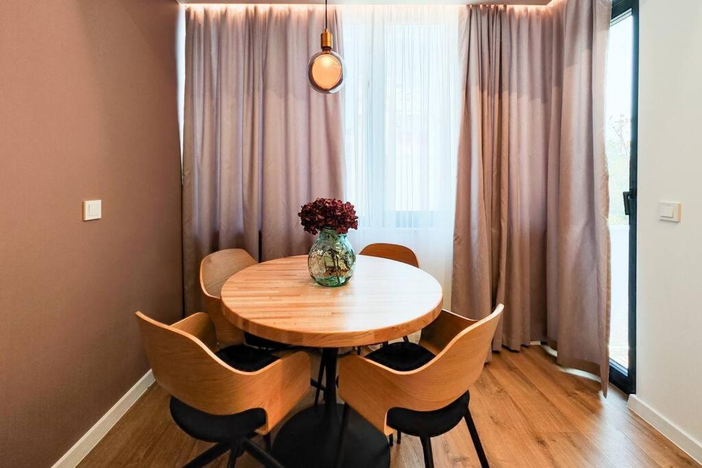 Opal Beachfront Apartment Varna Esterno foto