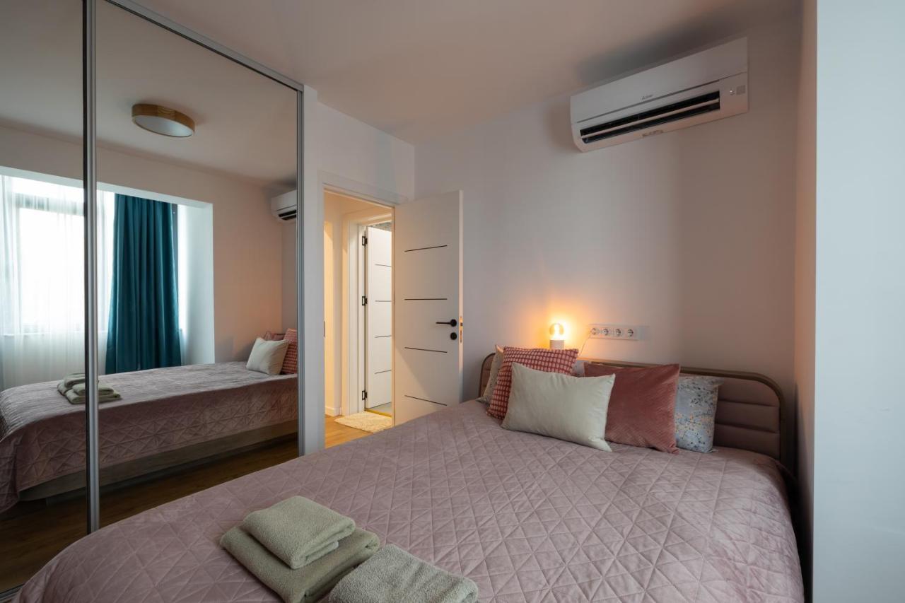 Opal Beachfront Apartment Varna Esterno foto